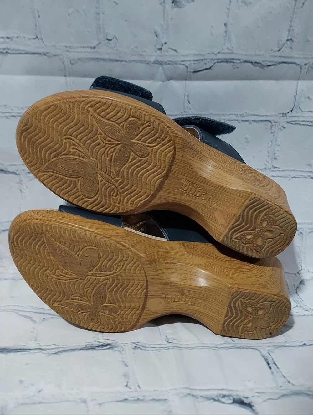 Alegria LIN 622 N Embroidered Leather Navy Wedge Sandal Size 37 Size 7-7.5 US